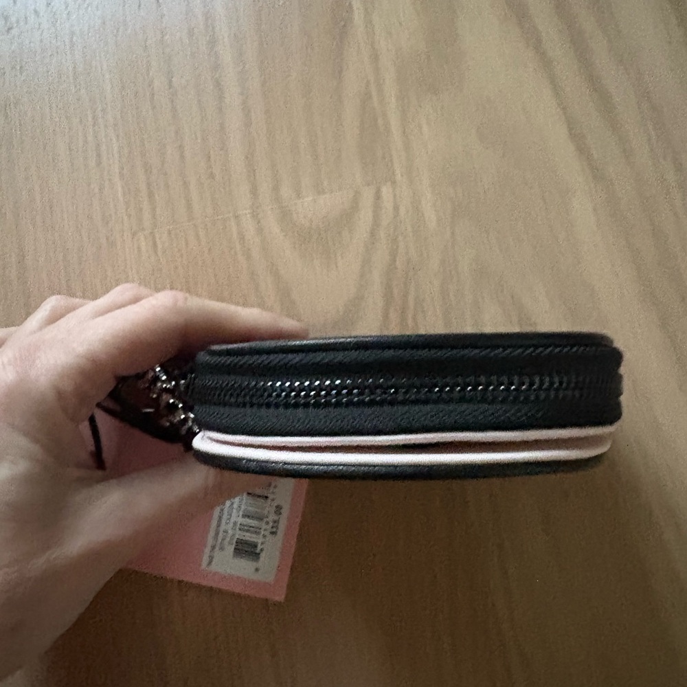 New juicy couture taking the lead half moon wallet - Picture 2 of 5